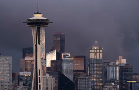 Un tiroteo dejó al menos dos muertos y cinco heridos en un complejo de eventos de Seattle imagen-16