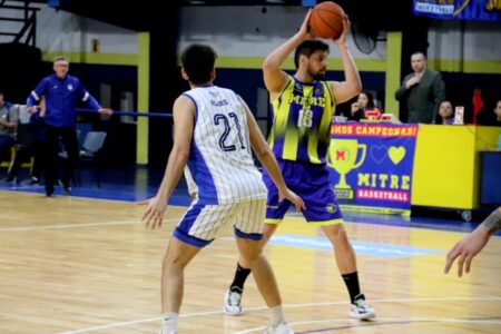 Carácter “auriazul”: Mitre volvió a ganar y se metió en cuartos de final  imagen-49