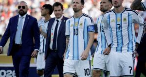 La AFA agradeció el apoyo de los hinchas tras la derrota en la final del Mundial 2026 y avisó que no todos los jugadores de la Selección volverán a la Argentina La AFA agradeció el apoyo de los hinchas tras la derrota en la final del Mundial 2026 y avisó que no todos los jugadores de la Selección volverán a la Argentina imagen-2