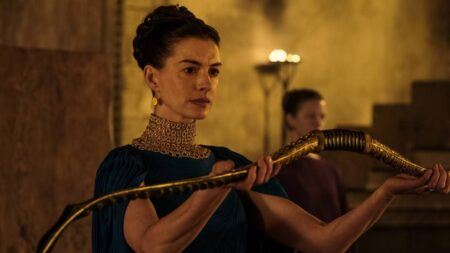 Anne Hathaway, protagonista de 'La Odisea': "Si Penélope y Ulises vivieran en la actualidad, serían de esas parejas que van en moto juntas" imagen-6