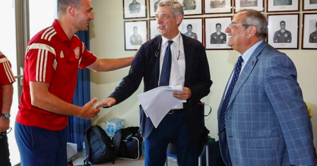 Clases, elogios y el llamado que no se dio: la conexión de Lionel Scaloni con el técnico de España Clases, elogios y el llamado que no se dio: la conexión de Lionel Scaloni con el técnico de España imagen-43