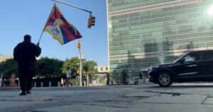 Un activista tibetano se prendió fuego frente a la ONU en Nueva York y murió imagen-3