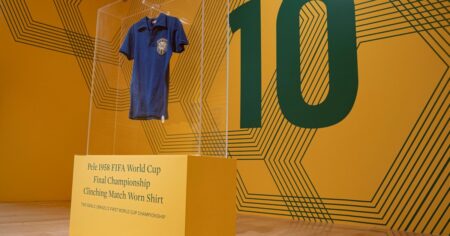 La camiseta con la que Pelé ganó su primer Mundial fue subastada por una cifra récord imagen-20