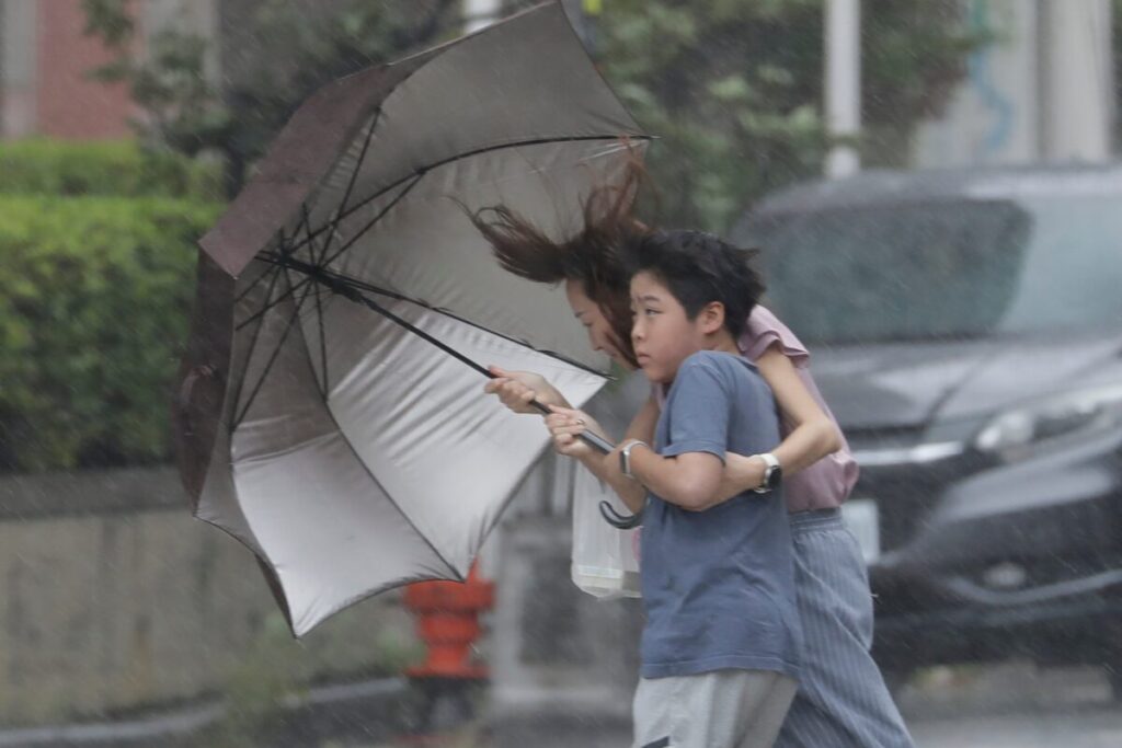China evacuó a casi 2 millones de personas ante la llegada del tifón Bavi imagen-4