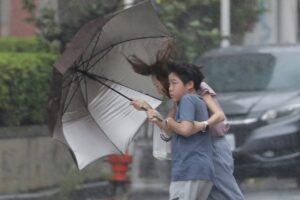 China evacuó a casi 2 millones de personas ante la llegada del tifón Bavi imagen-2