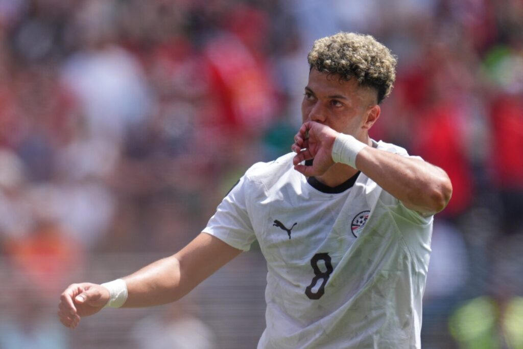 Emam Ashour, el faraón rebelde: estuvo preso, paga millones en multas y es el dueño del gol en Egipto imagen-102