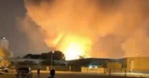 Irán atacó una base militar de EE.UU. en Bahréin y lanzó misiles contra dos buques petroleros de Emiratos Árabes imagen-3
