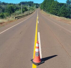 La DPV avanza con la demarcación de la Ruta Provincial 13 para reforzar la seguridad vial entre San Vicente y El Soberbio La DPV avanza con la demarcación de la Ruta Provincial 13 para reforzar la seguridad vial entre San Vicente y El Soberbio imagen-1