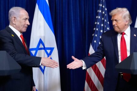 Trump recibe a Netanyahu en la Casa Blanca y medita una nueva acción militar “contundente” contra Irán imagen-9
