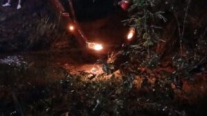 Despistó tras pasar por un espejo de agua y terminó dentro de una canaleta en Garupá imagen-1