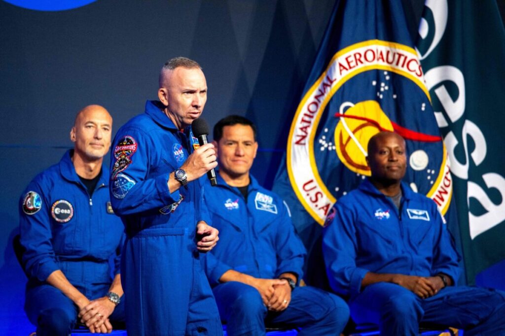 Quién es Randy “Komrade” Brenisk, el astronauta con más de 30 horas de caminatas espaciales que comandará Artemis III imagen-5