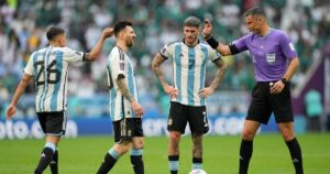 La FIFA eligió para la final al referí de la última derrota de Argentina en un Mundial imagen-3