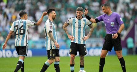 La FIFA eligió para la final al referí de la última derrota de Argentina en un Mundial imagen-16