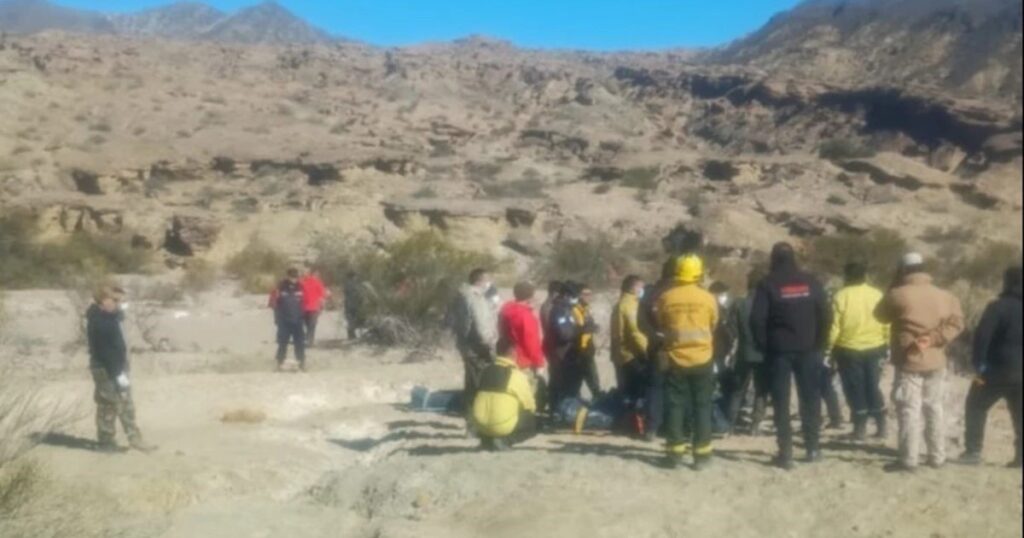 "El helicóptero estaba destruido": la escena qué encontraron los rescatistas en San Juan y cómo será el adiós a las víctimas imagen-98