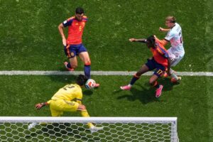 Con otro gol agónico de Mikel Merino y la pausa como bandera, España venció a Bélgica y desafía a Francia imagen-3