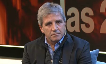 Luis Caputo habló sobre el caso Adorni y dijo sobre la inflación: “Que la gente se quede tranquila” imagen-9