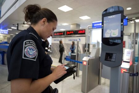 Repatriación voluntaria para migrantes con TPS en 2026: cómo acceder a un cheque de US$2600 y un vuelo gratis imagen-7