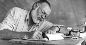 Ernest Hemingway, escritor y premio Nobel: “Si el pueblo español tiene algún rasgo común es el orgullo, y si tiene otro es el sentido común” imagen-3