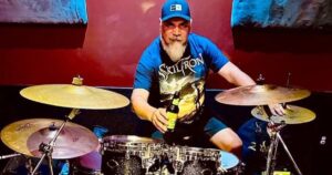 Murió Claudio “Pato” Strunz, histórico baterista de Hermética y Malón, y referente del heavy metal argentino Murió Claudio “Pato” Strunz, histórico baterista de Hermética y Malón, y referente del heavy metal argentino imagen-2