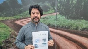 Música litoraleña en Posadas: Juan Martín Caraballo presenta su libro didáctico de guitarra y toca con Cacho Bernal imagen-7