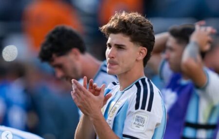 Julián Álvarez: “Vamos a levantarnos, aprender y seguir porque pase lo que pase, somos así” imagen-8