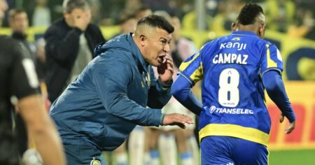 Qué dijo Jorge Almirón sobre la desaprobación del hincha con el presente de Rosario Central imagen-21
