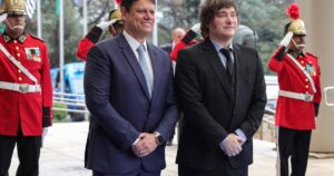 «Quiere ser el líder de la derecha pero no es el que realmente manda», el análisis de The Guardian sobre el viaje de Milei para reunirse con Bolsonaro "Quiere ser el líder de la derecha pero no es el que realmente manda", el análisis de The Guardian sobre el viaje de Milei para reunirse con Bolsonaro imagen-3