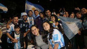 Una fiesta histórica: más de 200 mil misioneros celebraron el pase de Argentina a la final sin incidentes graves imagen-2