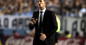 La increíble coincidencia entre el último partido del Vasco en Boca y su nuevo debut imagen-4