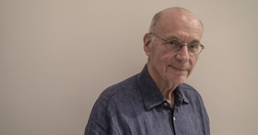 Boris Cyrulnik, psiquiatra y padre de la resiliencia: «Necesitamos héroes porque en sus luchas reconocemos las nuestras» Boris Cyrulnik, psiquiatra y padre de la resiliencia: "Necesitamos héroes porque en sus luchas reconocemos las nuestras" imagen-98