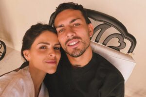 Las vacaciones de Leandro Paredes en Bariloche junto a su familia: nieve, pileta y cena romántica imagen-3