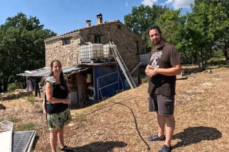 Se cansaron de la ciudad, dejaron su empresa y se fueron a vivir al medio del bosque para empezar una vida sustentable Se cansaron de la ciudad, dejaron su empresa y se fueron a vivir al medio del bosque para empezar una vida sustentable imagen-7