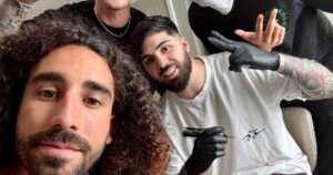 "Las promesas se cumplen": Marc Cucurella se tatuó la cara de Luis de la Fuente y lo mostró en sus redes imagen-3