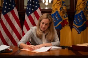 La ley firmada por Sherrill en Nueva Jersey que busca frenar los aumentos en el alquiler en 2027 imagen-2