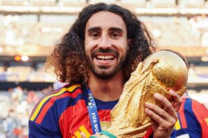 Marc Cucurella cumplió la promesa: el impresionante tatuaje que se hizo de la cara de Luis de la Fuente imagen-2