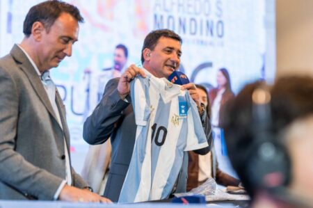 Lionel Messi: una camiseta firmada por el capitán argentino se vendió en $23 millones en la Rural imagen-6