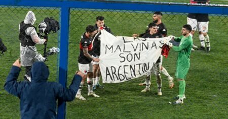 La Conmebol le abrió un expediente a Tigre por la bandera de Malvinas: qué sanción podría recibir imagen-11