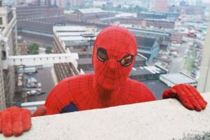 Así fue la primera (y olvidada) serie de Spider-Man: sin efectos digitales y con un doble colgado de un helicóptero Así fue la primera (y olvidada) serie de Spider-Man: sin efectos digitales y con un doble colgado de un helicóptero imagen-1
