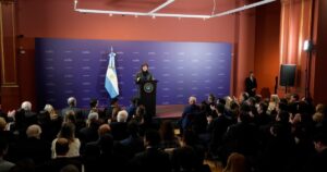 Milei vuelve a reunir a diputados y senadores de LLA con la apuesta de apurar los cambios en el Banco Central imagen-3