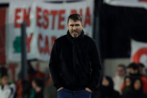 Eduardo Coudet asumió la responsabilidad tras la eliminación de River: “Fue un papelón” Eduardo Coudet asumió la responsabilidad tras la eliminación de River: “Fue un papelón” imagen-2