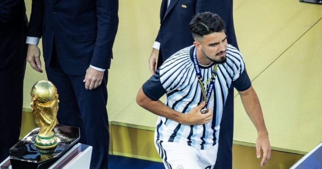 El emotivo posteo del Flaco López post Mundial: «Ser argentino es nuestro mayor orgullo» El emotivo posteo del Flaco López post Mundial: "Ser argentino es nuestro mayor orgullo" imagen-35