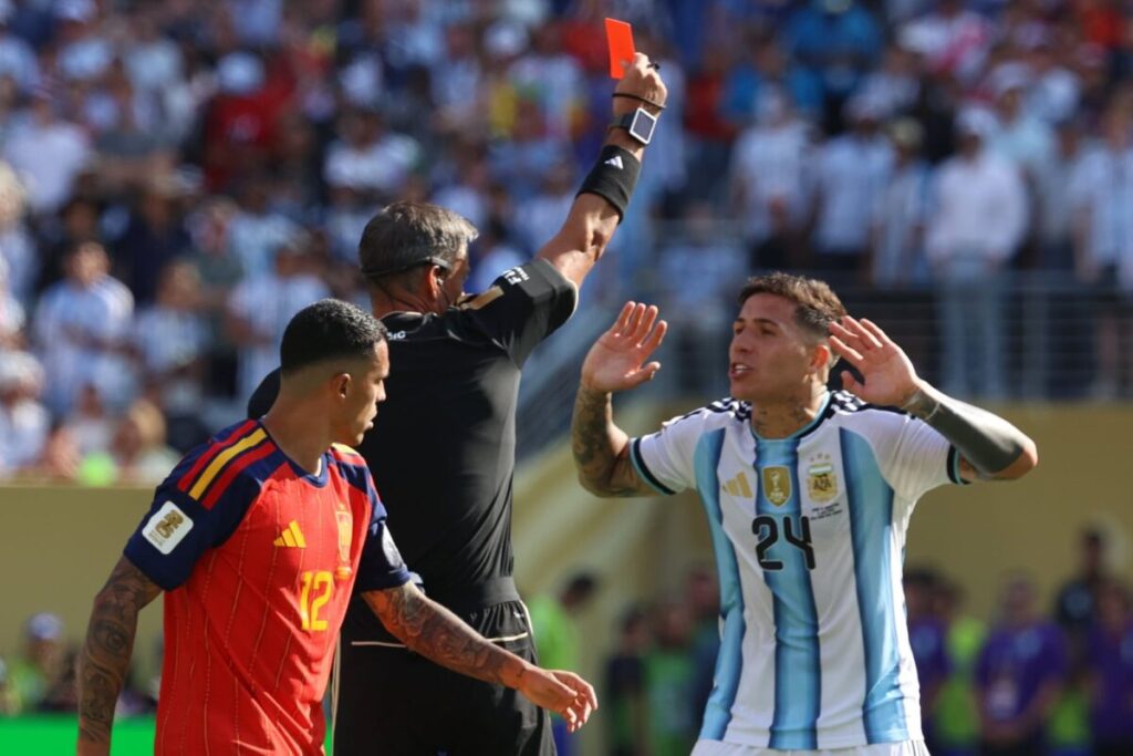 El escándalo de prostitución y drogas que involucró a Slavko Vinčić, el árbitro de la final Argentina vs. España que se acaba de retirar imagen-5