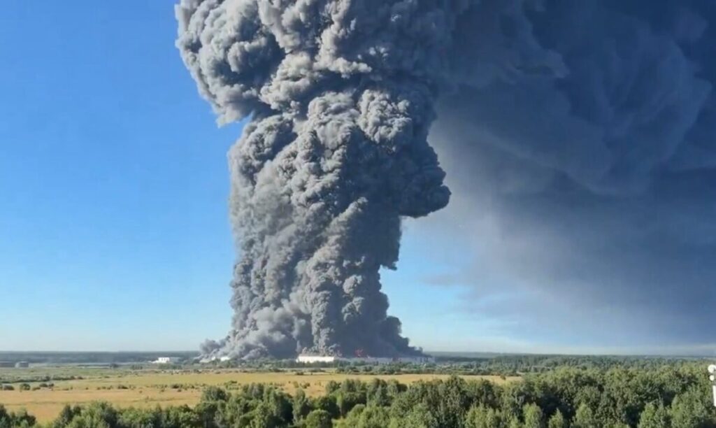 Ucrania lanzó un ataque con drones contra uno de los mercados más grandes de Rusia: 7 muertos y 25 heridos Ucrania lanzó un ataque con drones contra uno de los mercados más grandes de Rusia: 7 muertos y 25 heridos imagen-5