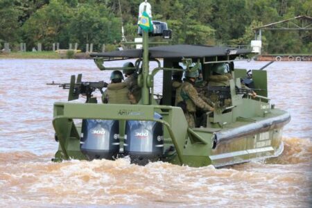 Brasil refuerza la seguridad en la Triple Frontera con un operativo conjunto contra el narcotráfico y el contrabando Brasil refuerza la seguridad en la Triple Frontera con un operativo conjunto contra el narcotráfico y el contrabando imagen-116