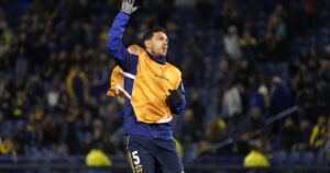Paredes ovacionado en la Bombonera al grito de "El que no salta..." imagen-2