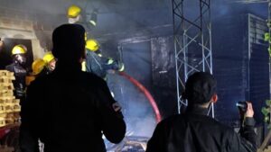 Se incendió el sector de secado de una carpintería en San Vicente imagen-2
