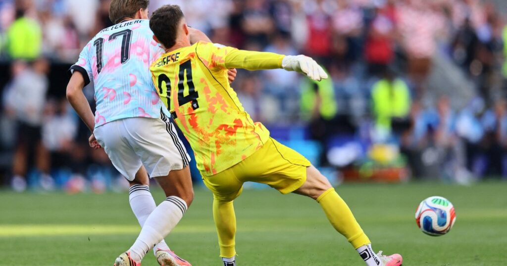 Video: el blooper de Estados Unidos en el tercer gol de Bélgica imagen-41