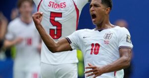 La insólita polémica en el gol de Inglaterra vs Noruega que no vieron el VAR ni la TV: la pelota rozó una cámara aérea La insólita polémica en el gol de Inglaterra vs Noruega que no vieron el VAR ni la TV: la pelota rozó una cámara aérea imagen-3