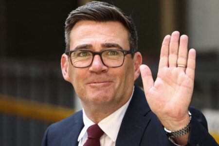 Andy Burnham toma el control del Partido Laborista y se prepara para convertirse en primer ministro británico imagen-9