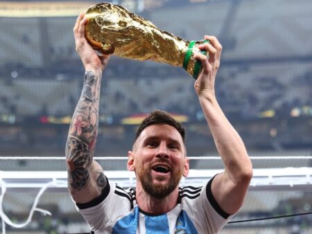 La copa que falta: qué necesita la Argentina, según las calificadoras, para dejar atrás los “bonos basura” y alcanzar el grado de inversión La copa que falta: qué necesita la Argentina, según las calificadoras, para dejar atrás los “bonos basura” y alcanzar el grado de inversión imagen-5